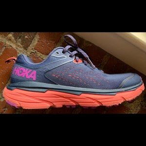 Women’s HOKA ONE ONE Challenger ATR 6 size 7.5